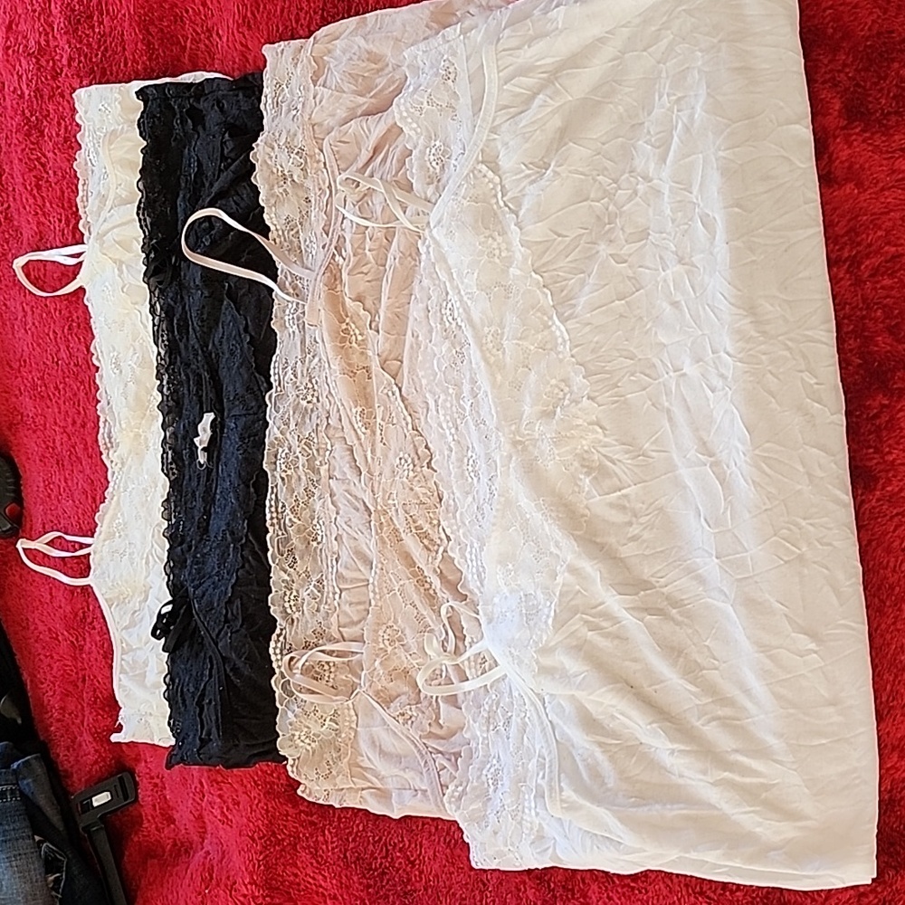 Four Maurices Crinkle Cami/Tanks with Lace on Bottoms XXL